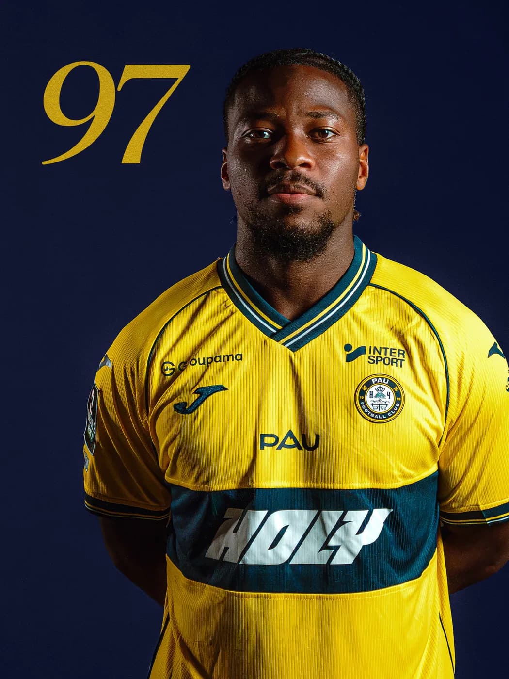 Portrait d'Akim Abdallah en maillot du Pau FC
