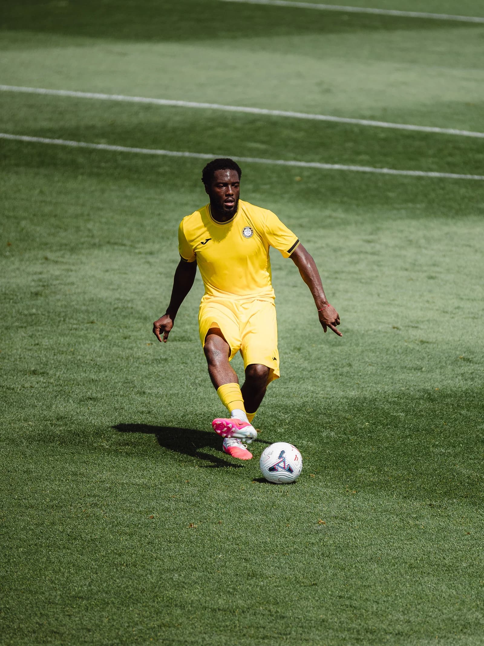 Axel Bamba sous le maillot du Pau FC