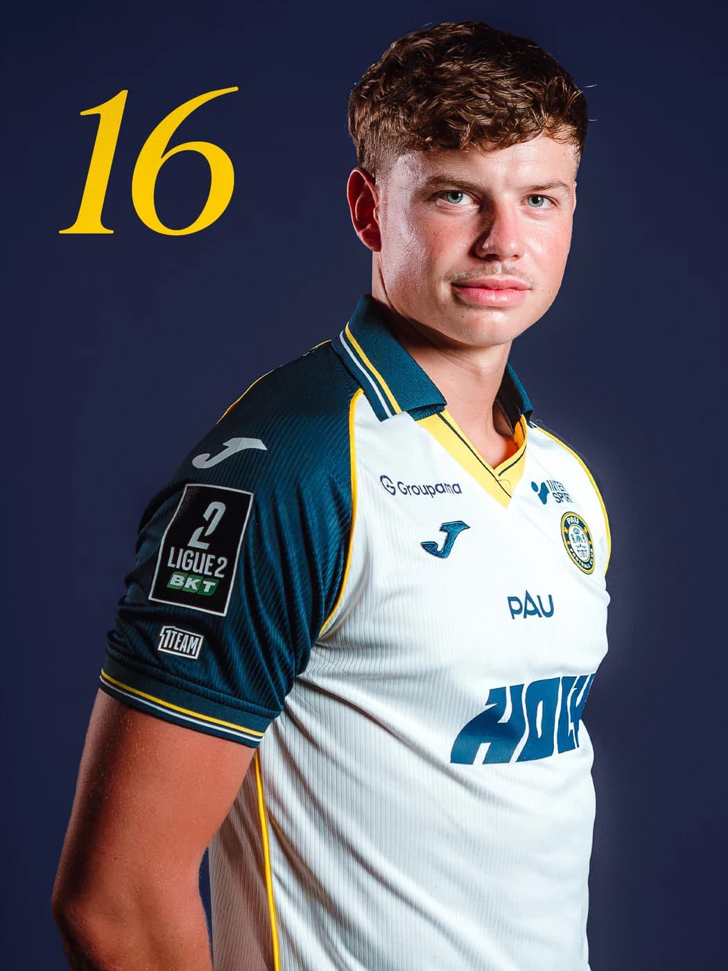 Portrait de Maxime Adam en maillot du Pau FC