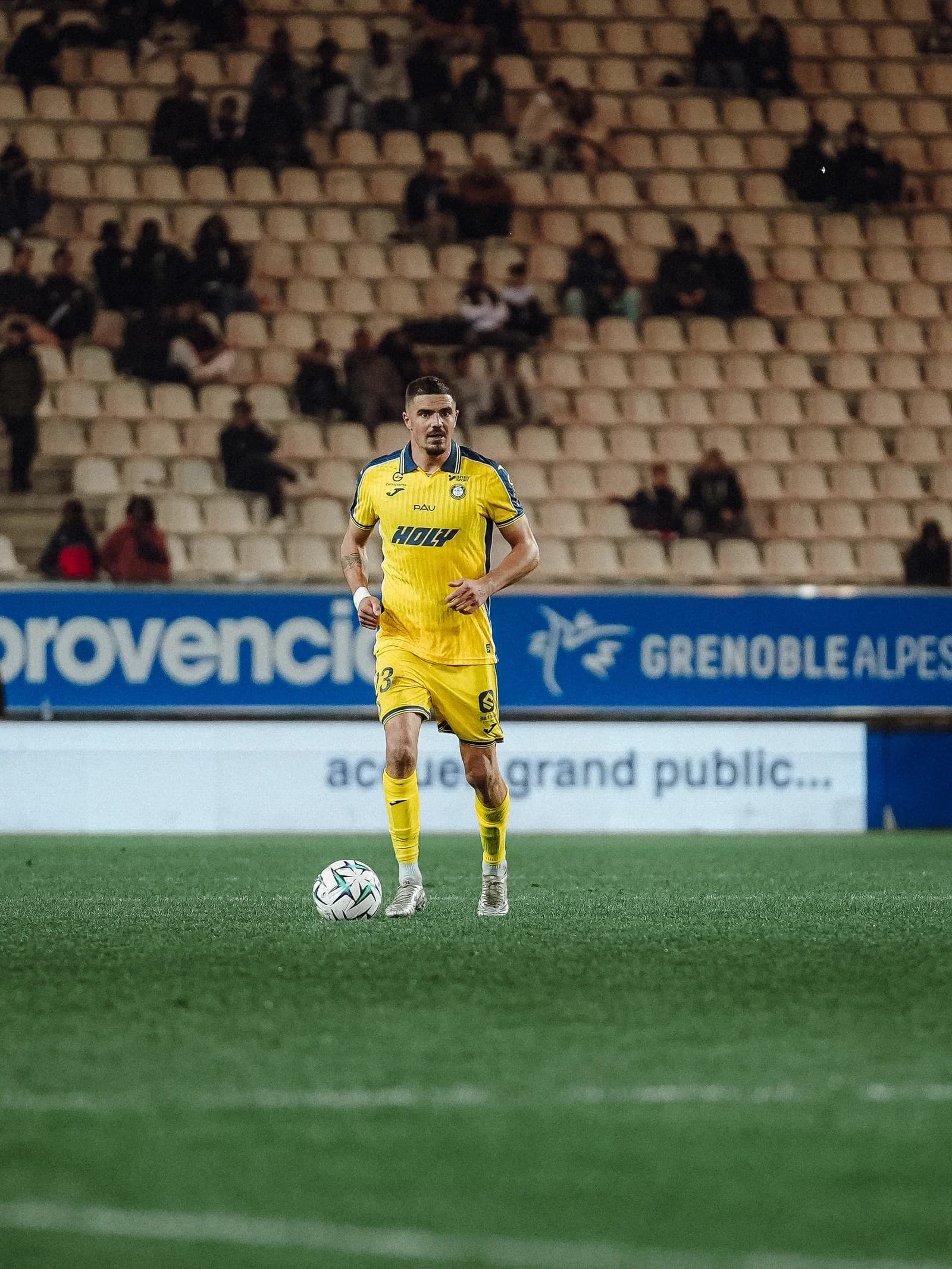 Anthony Briançon sous le maillot du Pau FC
