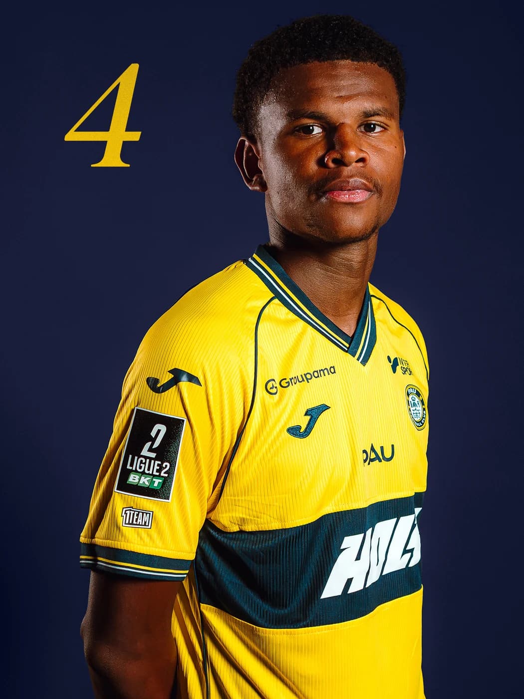 Portrait d'Axel Dodote en maillot du Pau FC