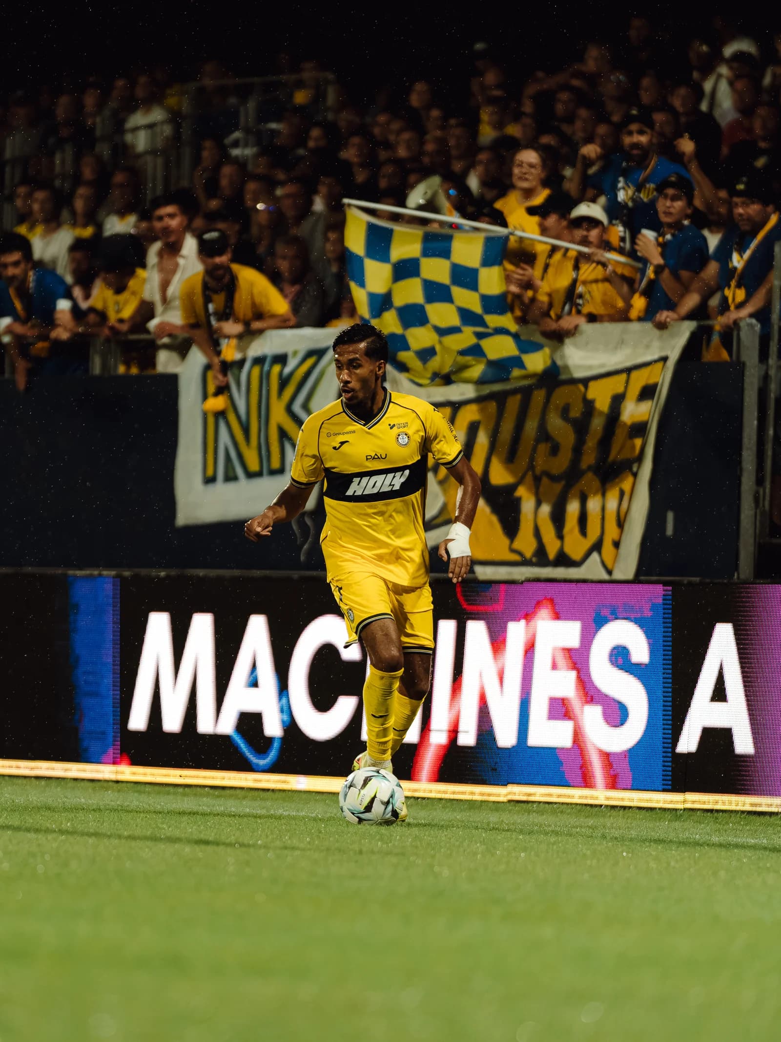 Autre photo d'Hacène Benali sous le maillot du Pau FC