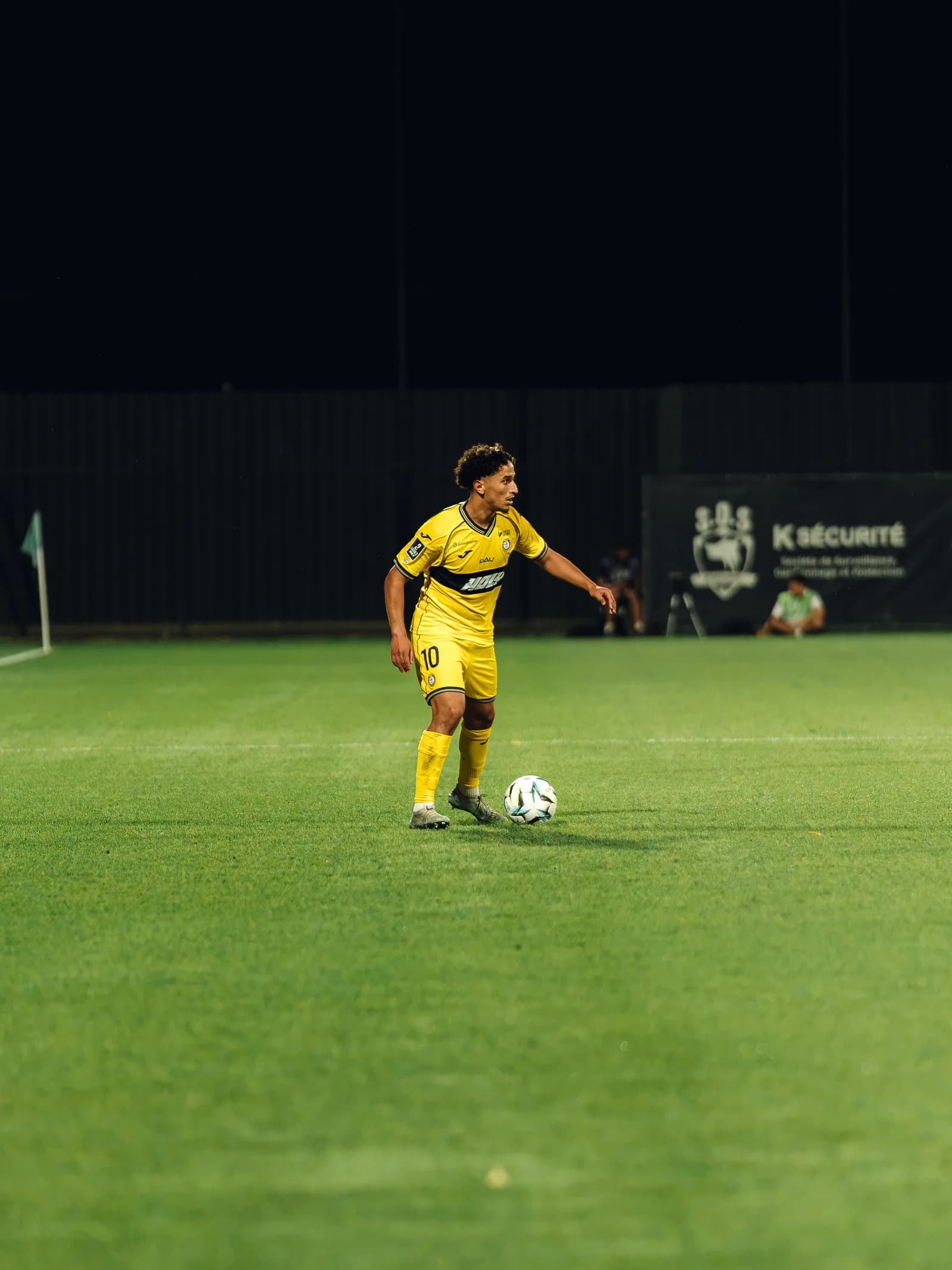 Autre photo de Bilal Brahimi sous le maillot du Pau FC